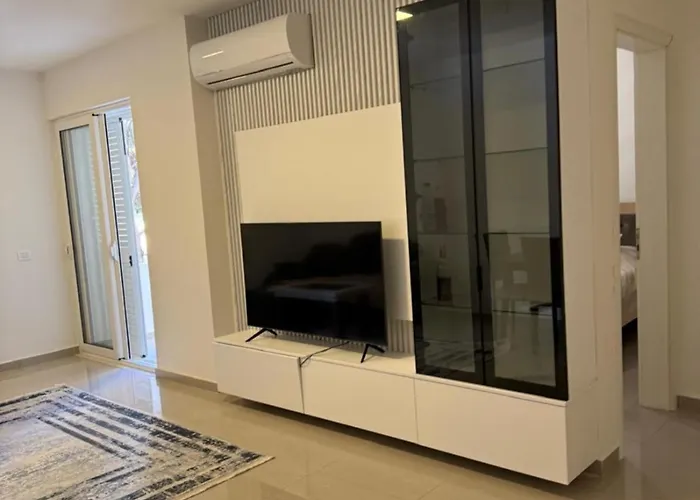 Florida * Golem (Tirana)